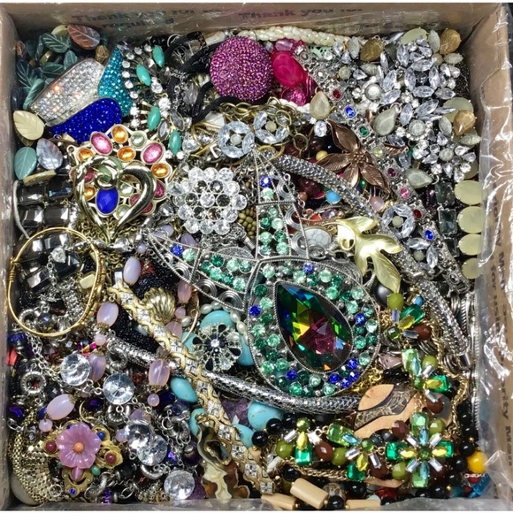1 LB Vintage Retro Mod Jewelry Lot- Bulk Unsearched • Curated Jewelry lot - Picture 4 of 7